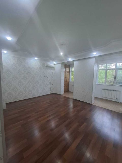 Satılır 4 otaqlı köhnə tikili 100 m² — Bakı