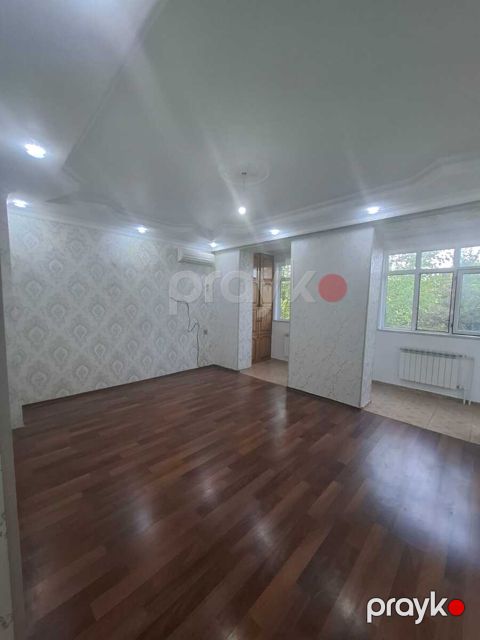 Satılır 4 otaqlı köhnə tikili 100 m²