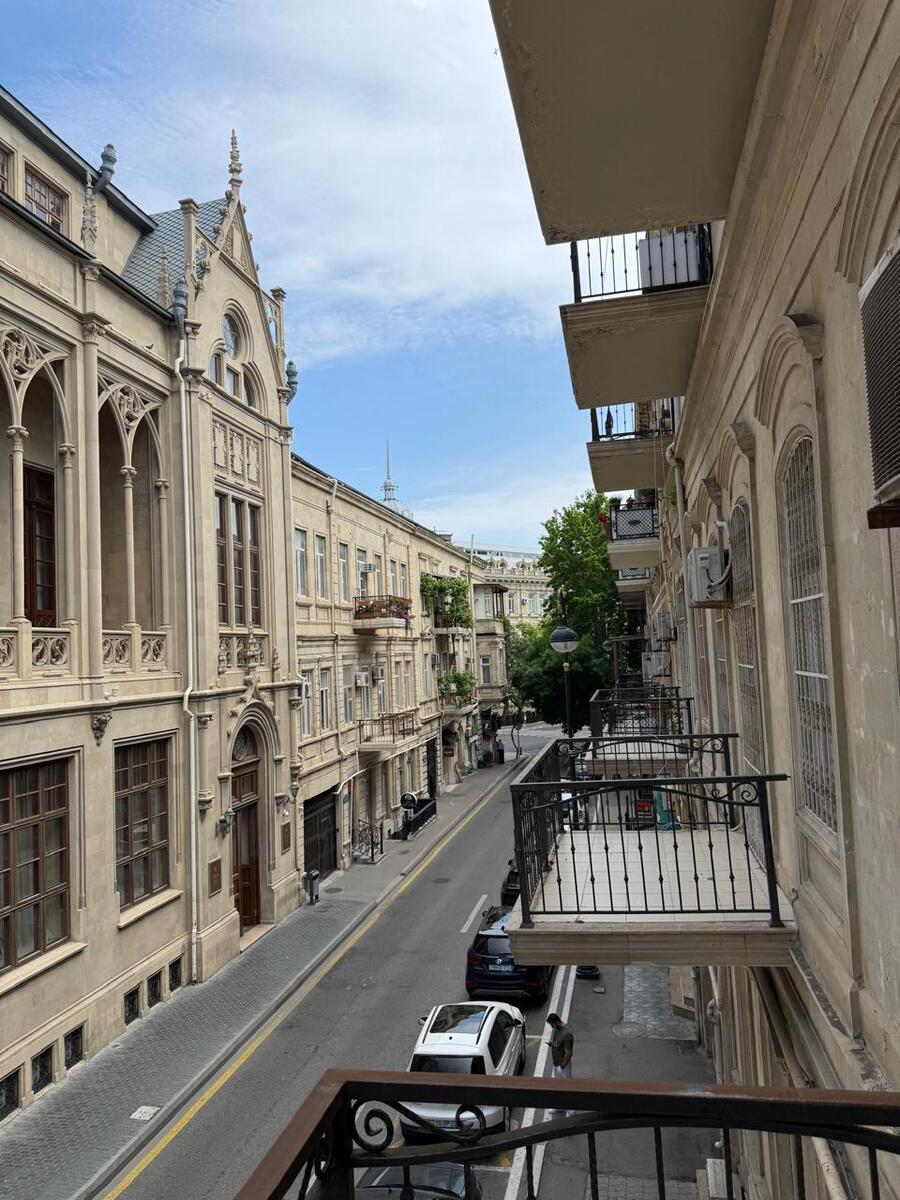 Satılır 2 otaqlı köhnə tikili 60 m² — Mənzil, Bakı
