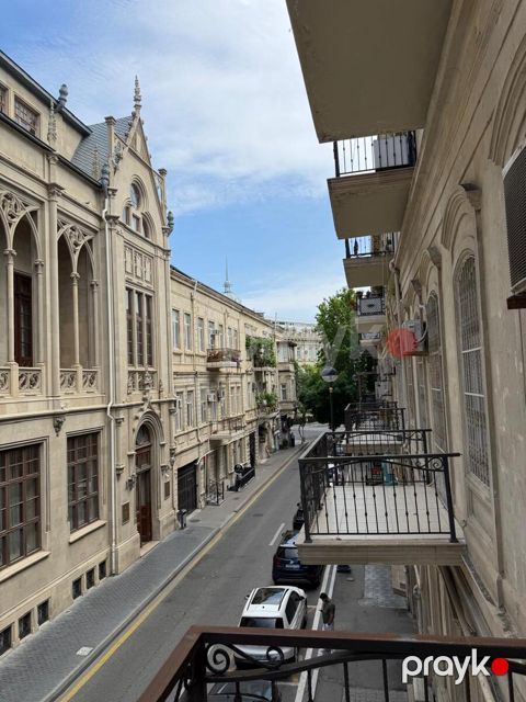 Satılır 2 otaqlı köhnə tikili 60 m²