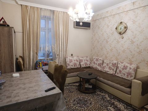 Satılır 2 otaqlı köhnə tikili 40 m² — Bakı