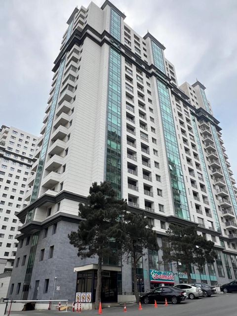 Satılır 4 otaqlı yeni tikili 242 m² — Apartment
