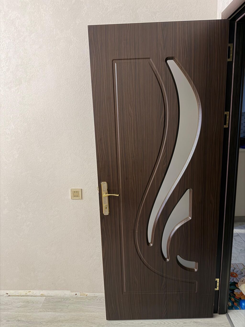 İç qapı – tünd palıd rəngli, şüşə dekorlu model - Material — Pəncərələr, qapılar, balkonlar, Bakı (3)