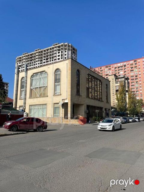 Satılır obyekt 1800 m²