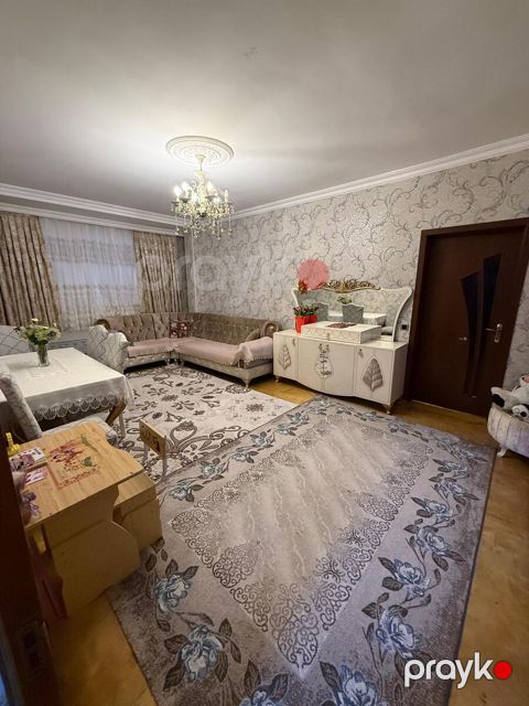 Satılır 4 otaqlı köhnə tikili 90 m²
