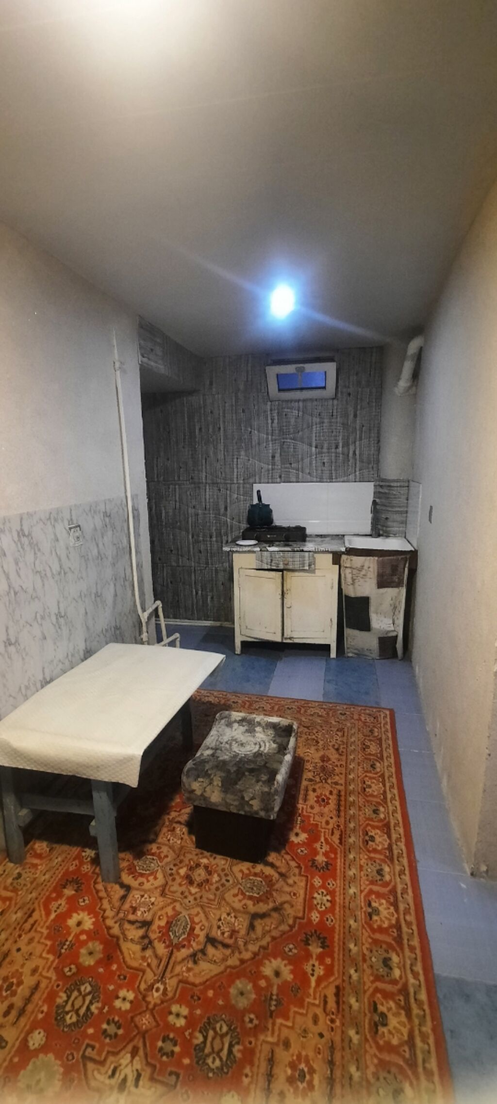 Açıq mətbəx küncü: iki gözlü qaz plitəsi, tezgah, lavabo, üstü — Mənzil, Sumqayıt (2)