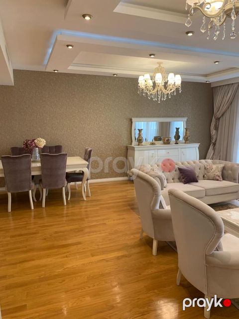 İcarəyə verilir 3 otaqlı yeni tikili 180 m²