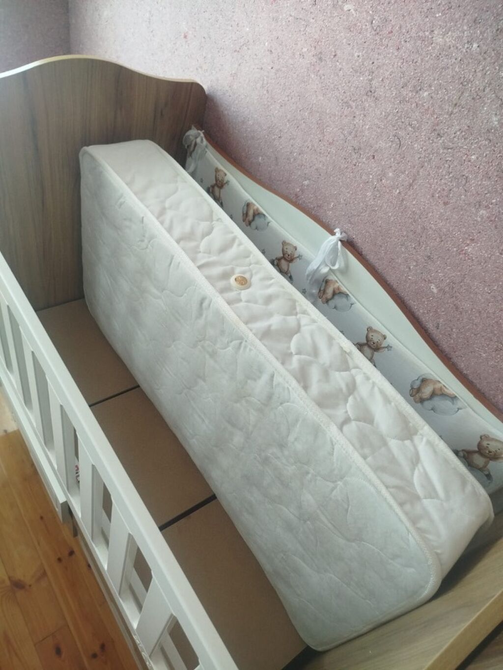 Uşaq beşiyi – taxta karkaslı, ağ və ağac rənglərinin kombinasiyası — Bəşikləri, Xırdalan (3)