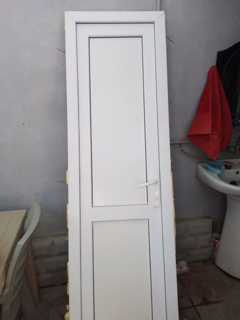 Plastik (PVC) qapı – ağ rəng - Material: PVC profil, iki bölməli — Bakı
