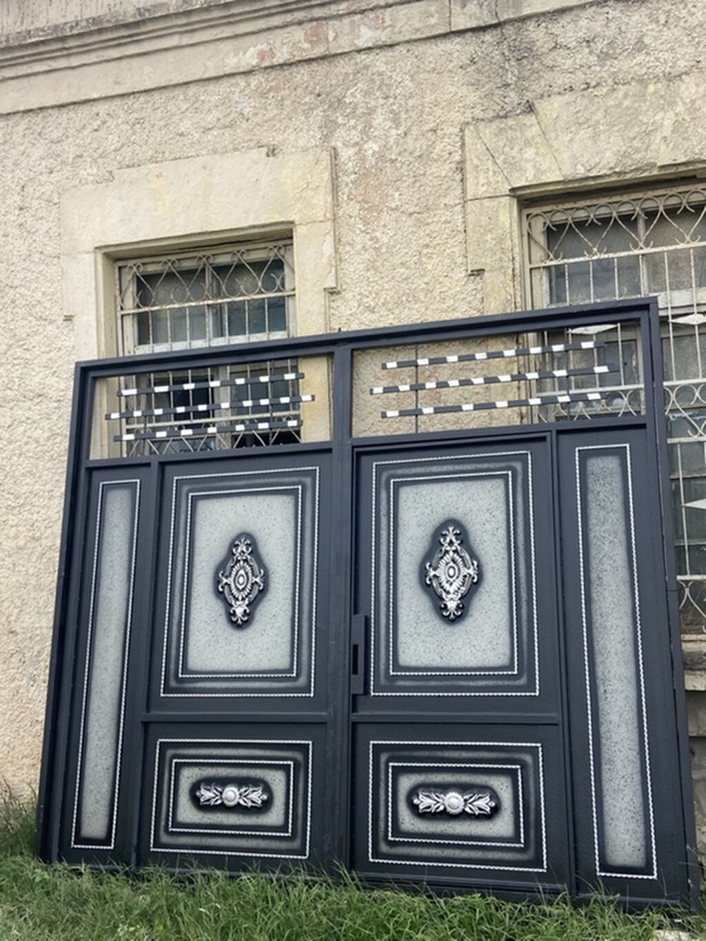 Yeni Dəmir Həyət darvazası, Yana açılan, 3 m, Mexaniki, Şəbəkə ilə, rəng - Qara, Kredit var, Ödənişli quraşdırma, Ünvandan götürmə, Ödənişli çatdırılma, Rayonlara çatdırılma — Pəncərələr, qapılar, balkonlar, Digah (2)