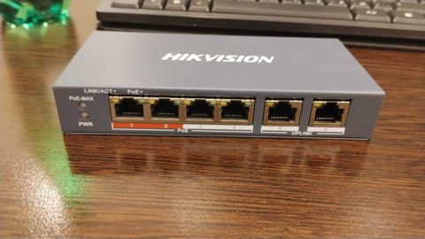 Hikvision DS-3E0106P-E/M 6-Port PoE Switch — Bakı