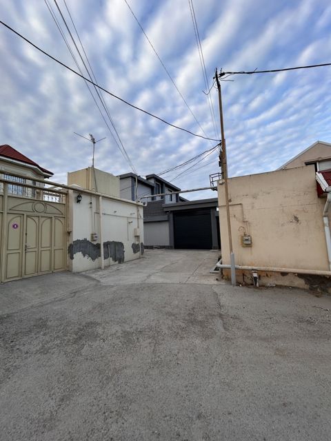 Satılır 4 otaqlı həyət evi/bağ evi 110 m² — Bakı