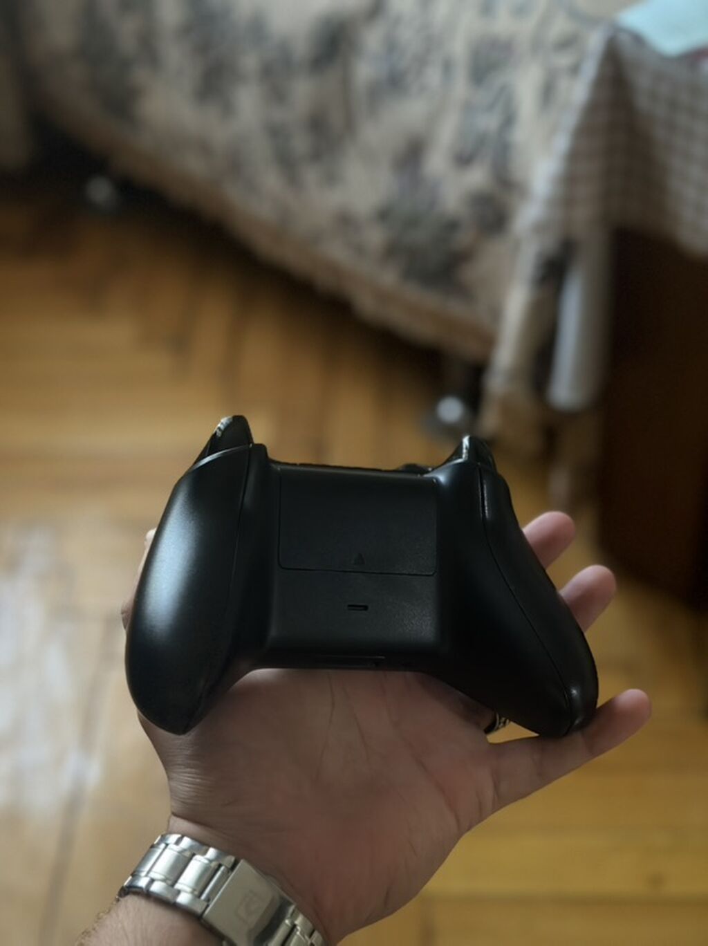 Xbox oyun pultu satılır. Qara rəngli, erqonomik quruluşa malik — Oyun konsolları, Sumqayıt (2)
