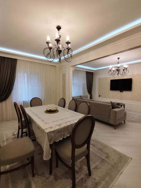Satılır 4 otaqlı köhnə tikili 100 m² — Bakı