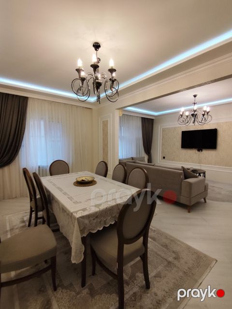 Satılır 4 otaqlı köhnə tikili 100 m²