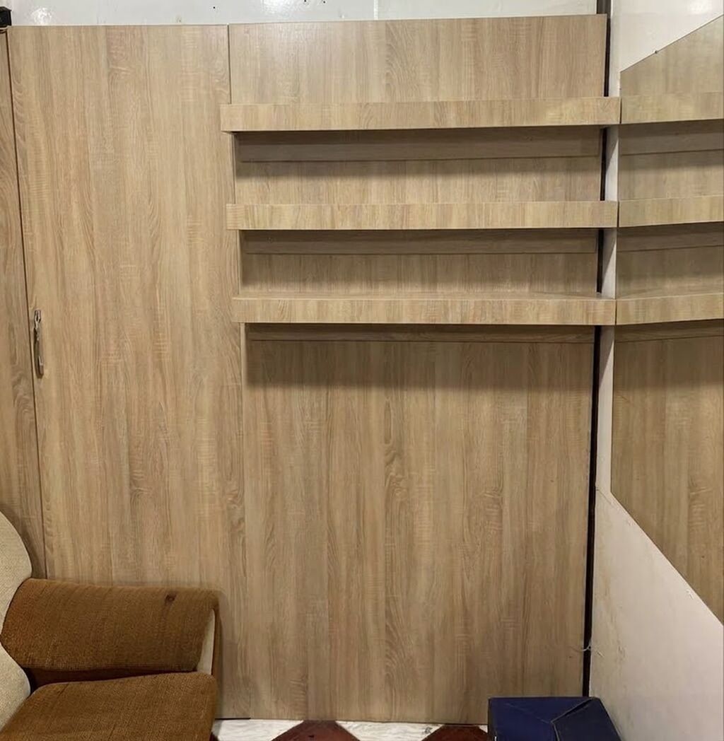 Divara quraşdırılan dekorativ rəf paneli satılır. Açıq palıd tonunda — Rəflər, Ağsu (2)