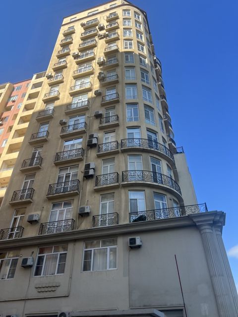 Satılır 4 otaqlı yeni tikili 185 m² — Bakı