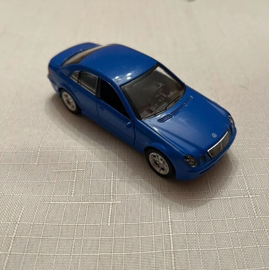 Mavi rəngli metal oyuncaq maşın – sedan model - Material: metal — Oyuncaq nəqliyyatı, Bakı (2)
