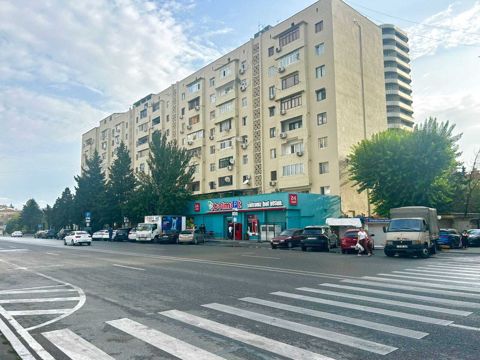 Satılır 4 otaqlı köhnə tikili 120 m² — Bakı