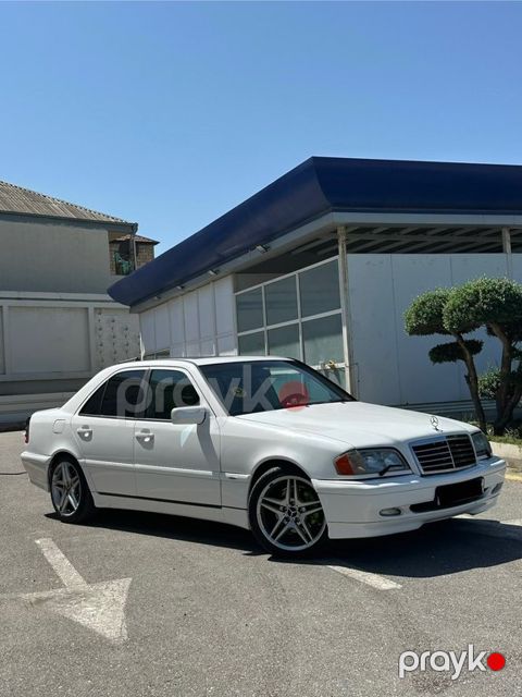 Mercedes C 230, 2.3 L, 2000 il, 370 000 km