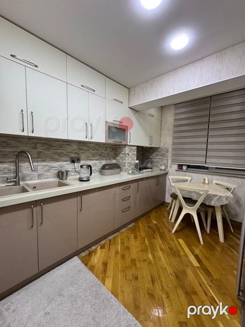 Satılır 3 otaqlı köhnə tikili 100 m²