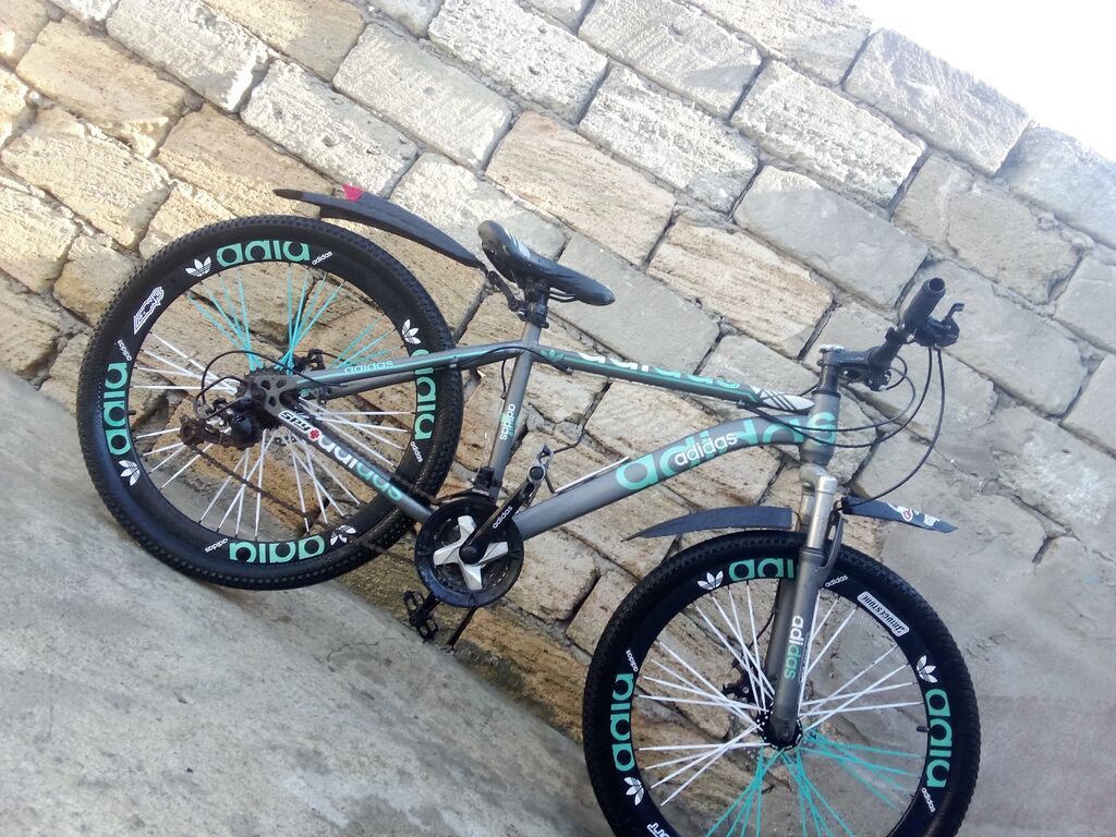Velosiped – Adidas tematik dizayn - Çərçivə: yüngül alaşımlı, boz — Yol velosipedləri, Digah (6)