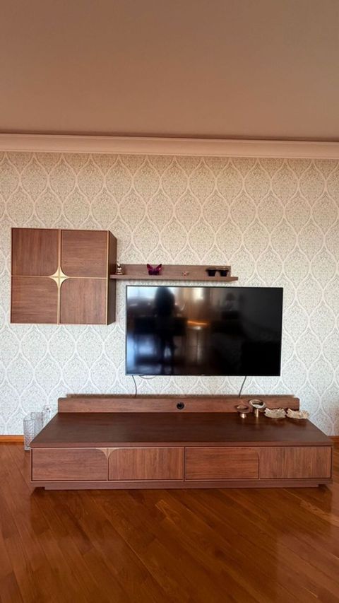 Mebel dəsti – qonaq otağı üçün Tərkibi: - TV stendi: geniş üst səth — Bakı