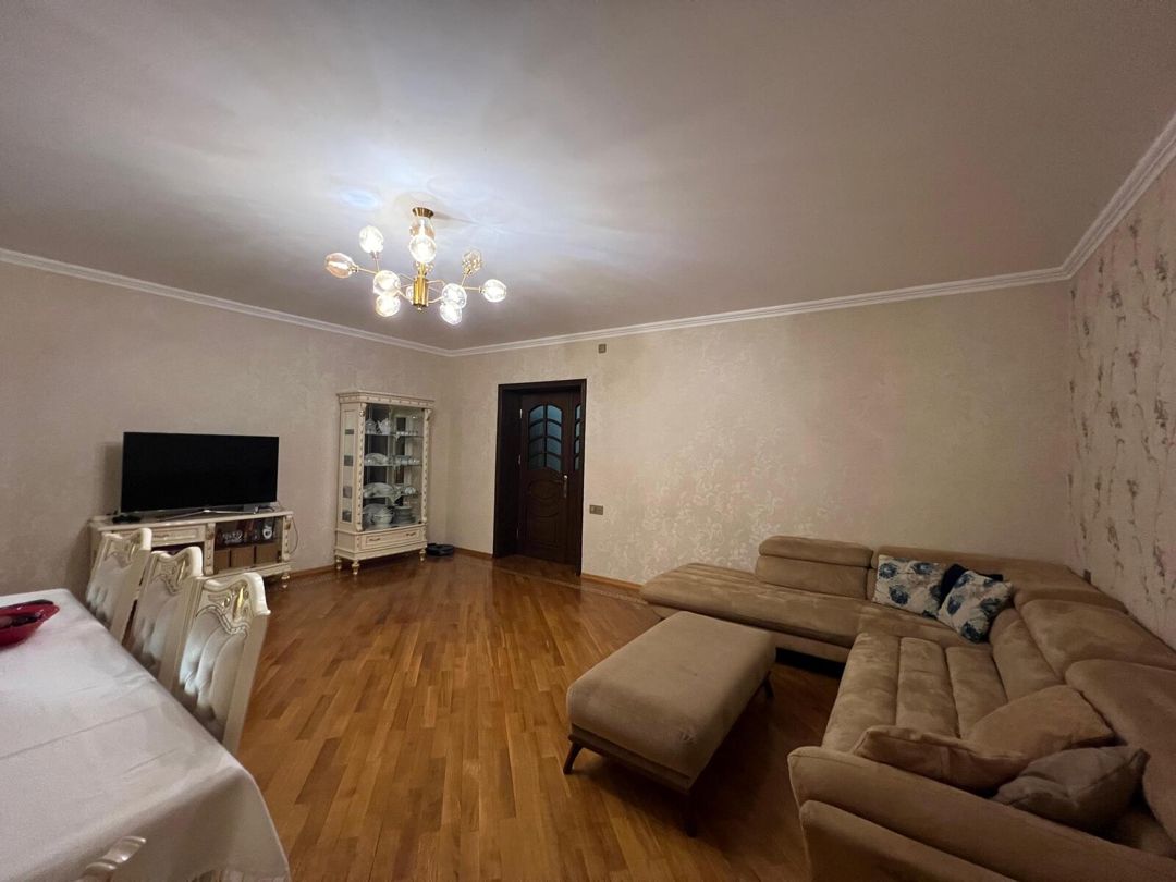 Satılır 4 otaqlı köhnə tikili 105 m² — Mənzil, Bakı (3)