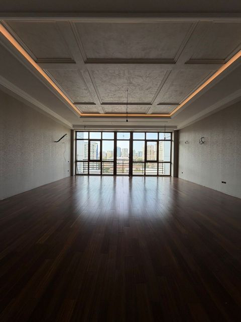Satılır 4 otaqlı yeni tikili 200 m² — Bakı