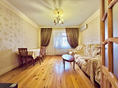 Satılır 4 otaqlı köhnə tikili 110 m² — Bakı
