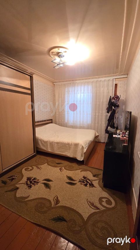 Satılır 4 otaqlı köhnə tikili 100 m²