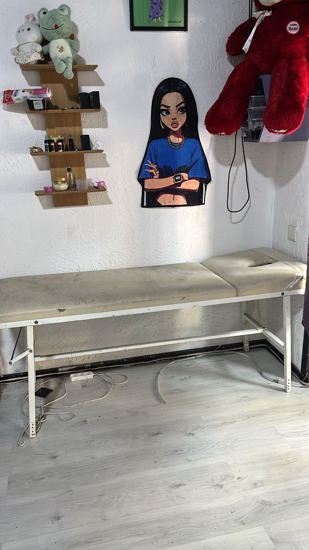 5 kuşetqa 1 ededi 60 azn 3 qara 2 ag .Unvan 28 may Vesile 5696 — Salon mebeli, Bakı (5)