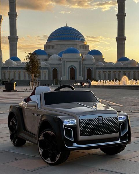 Uşaq avtomobili "Rolls Royce" — Bakı