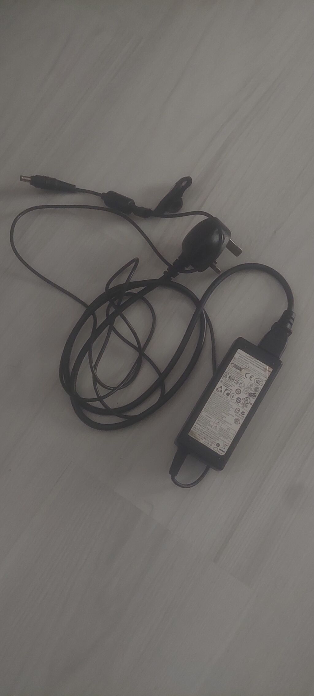 Samsung adabdır 3 amperlik işləyir istiyən əlaqə saxlasın — Noutbuk ehtiyat hissələri, Mingəçevir (2)