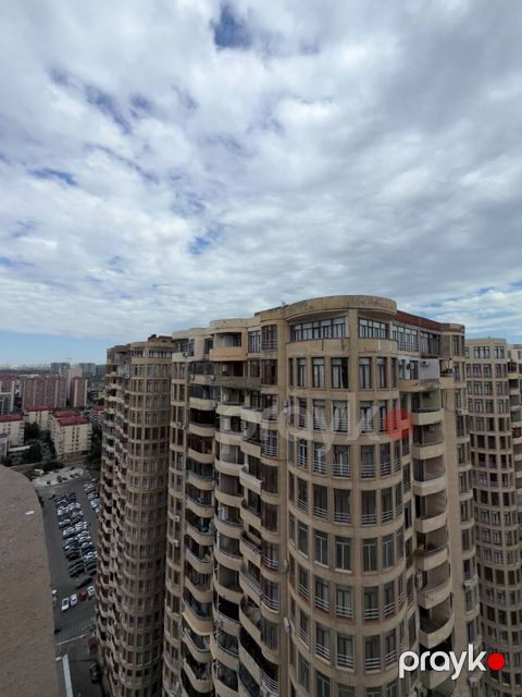 Satılır 10 otaqlı yeni tikili 1000 m²