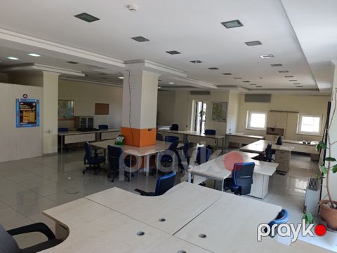İcarəyə verilir 7 otaqlı ofis 301 m²