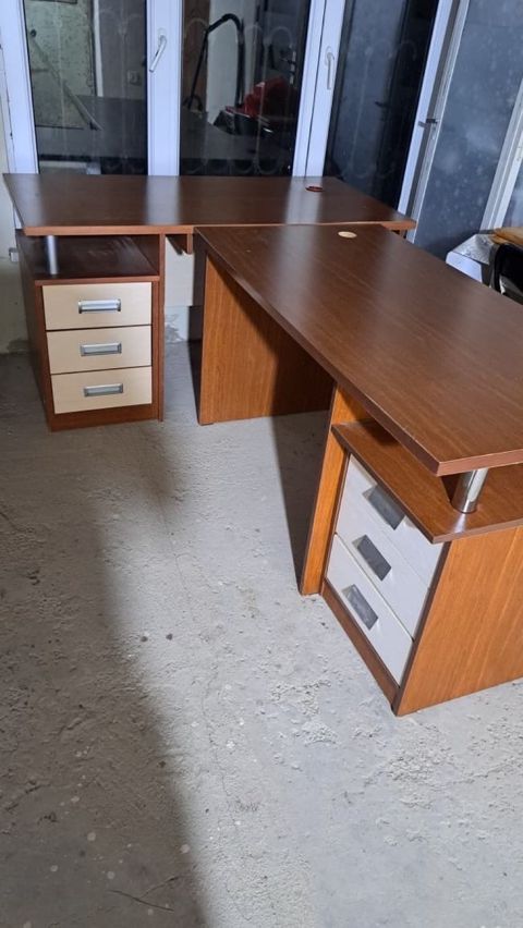 Ofis masaları — Office furniture