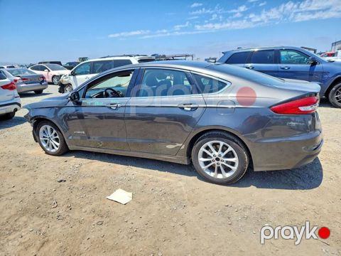 Ford Fusion Hybrid sedan - Ban növü: sedan - Güc qurğusu: hibrid