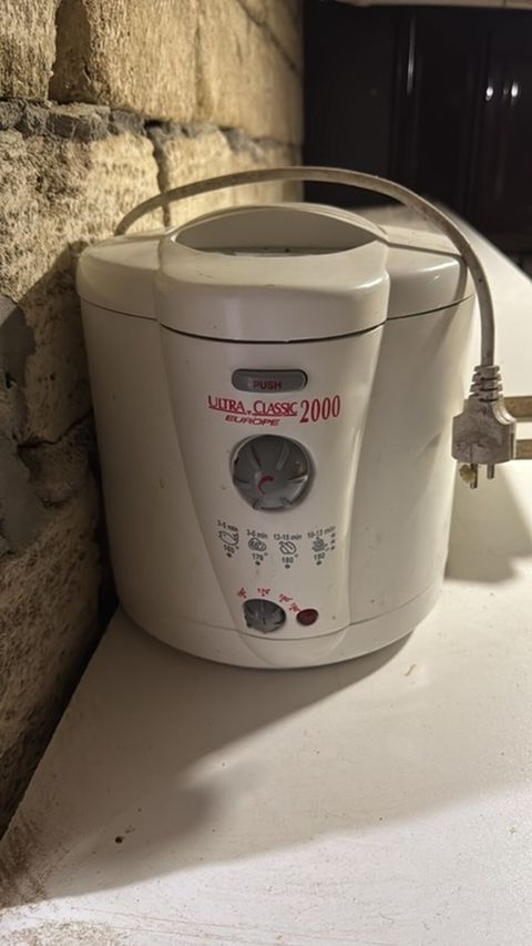 Ultra Classic 2000 – elektrik fritözü Xüsusiyyətlər: - Güc: 2000 W — Masazır
