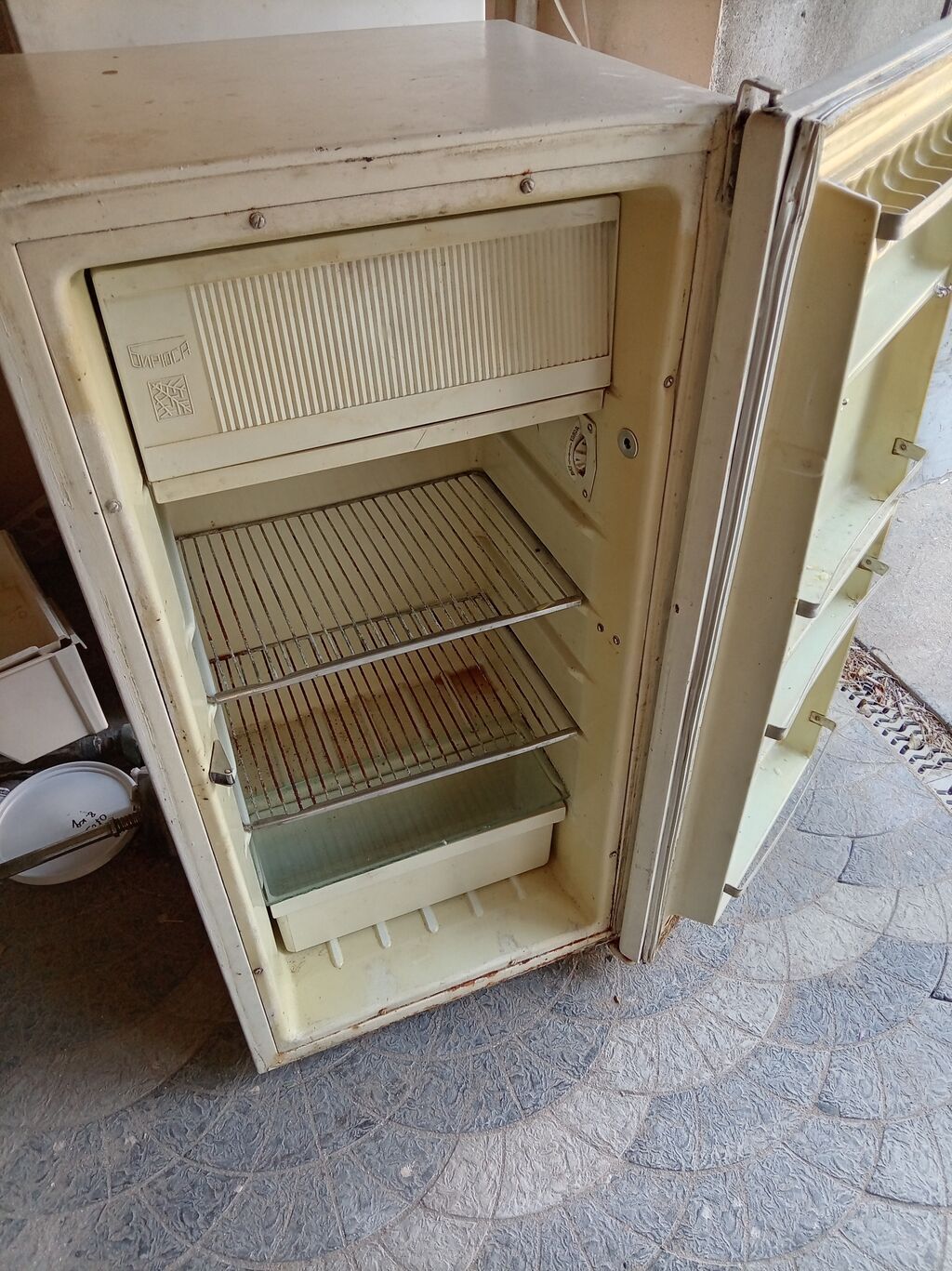 Kompakt birkameralı soyuducu - Aşağıda tərəvəz üçün geniş plastik — Soyuducular, Bakı (2)