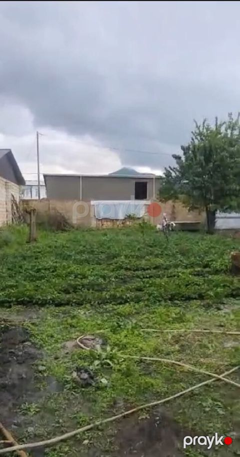 2.15 sot torpaq sahəsi, Qəbələ r