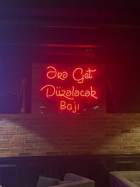 Neon işıqlar — Bakı