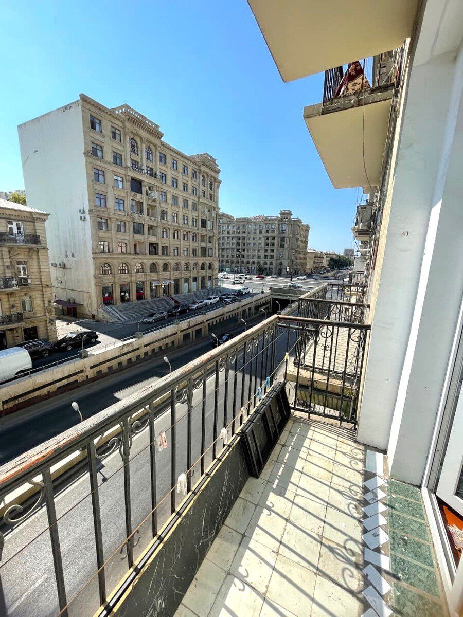 Satılır 2 otaqlı köhnə tikili 55 m² — Mənzil, Bakı (3)