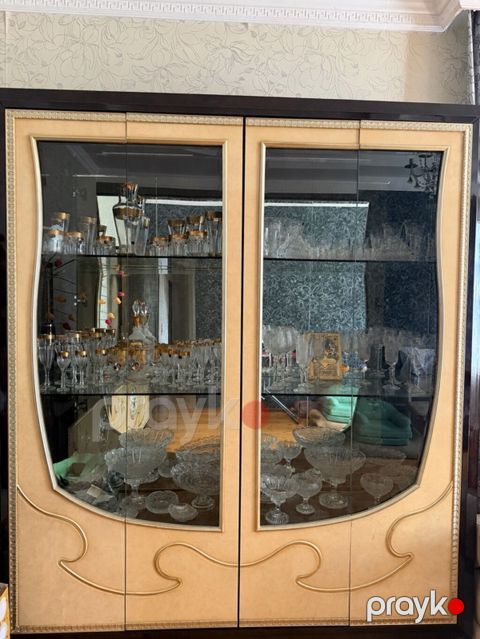 Şüşəli dolab vitrini, İşlənmiş, Ünvandan götürmə — Digah
