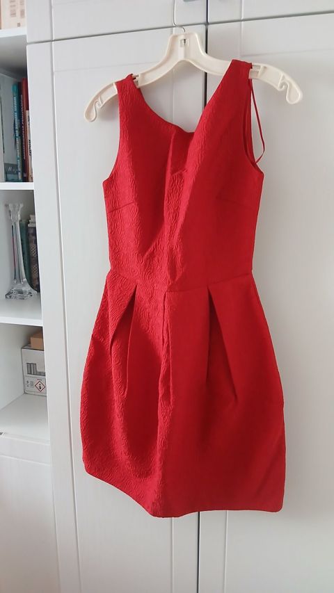 Qırmızı qadın donu - Model: qolsuz, “sleeveless” A-kəsim/qələm arası — Bakı
