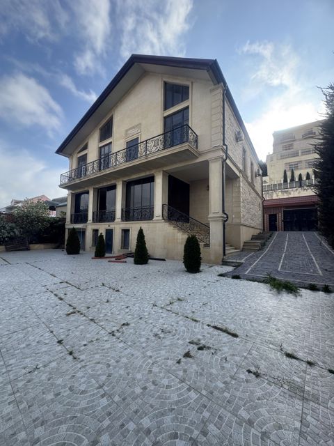 Satılır 6 otaqlı həyət evi/bağ evi 400 m² — Bakı