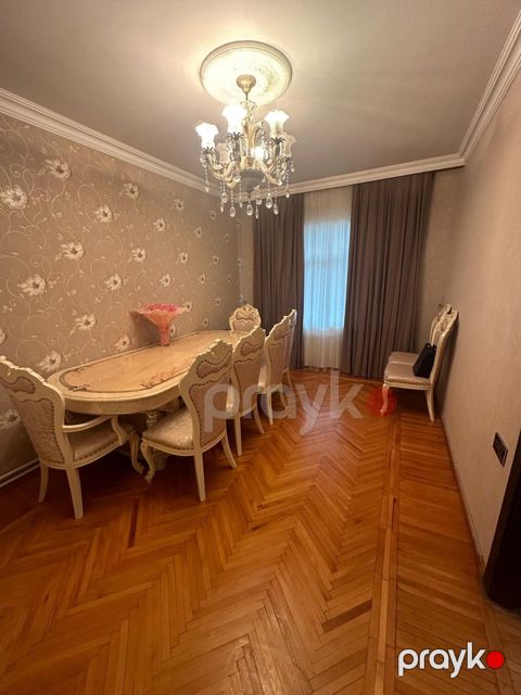 Satılır 5 otaqlı köhnə tikili 120 m²