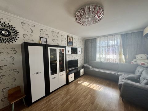 Satılır 4 otaqlı köhnə tikili 100 m² — Bakı