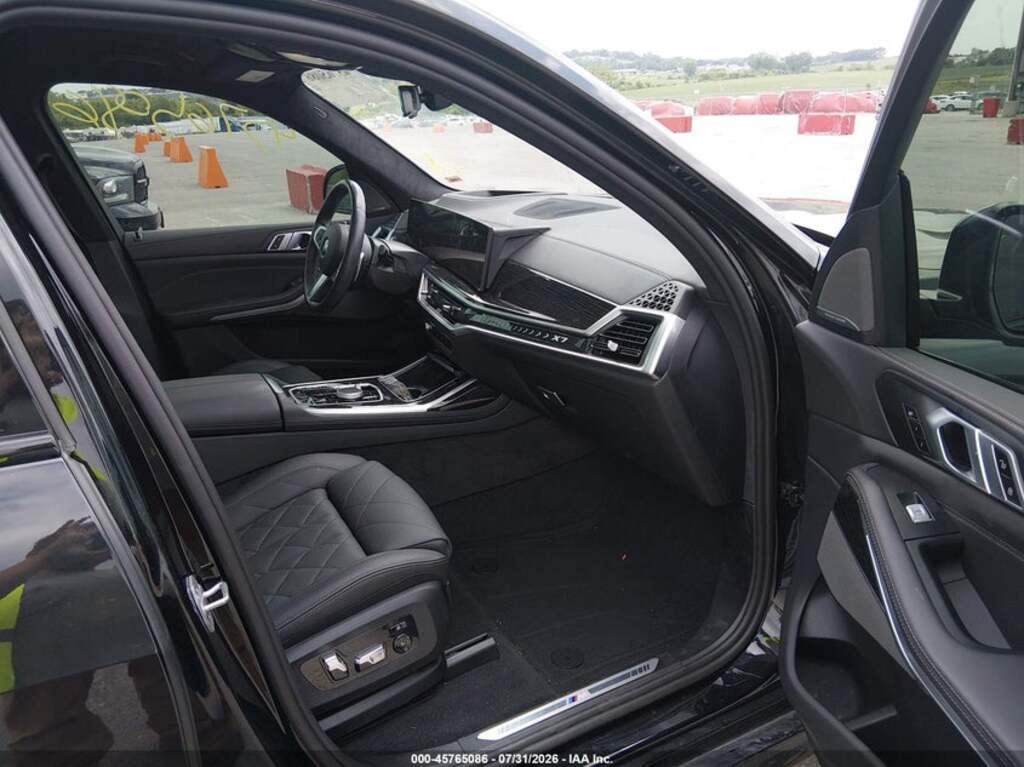 BMW X7, 3.0 L, 2025 il, 26 986 km — Avtomobillər (12)