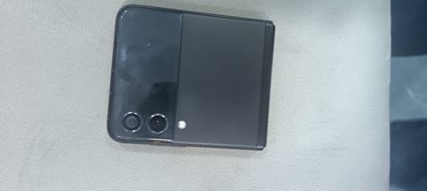 Samsung Galaxy Z Flip 3 5G Phantom Black 256GB/8GB — Bakı